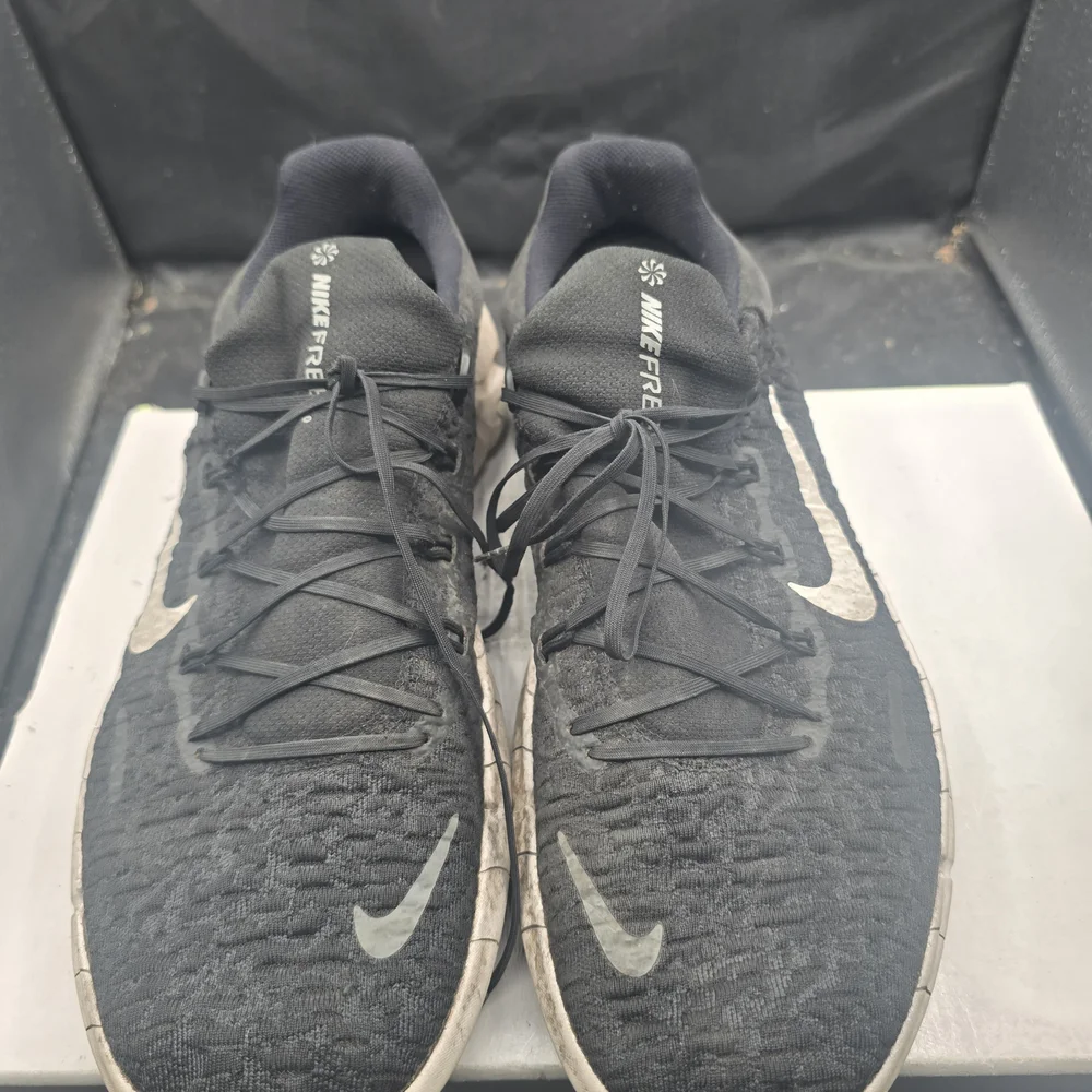 Nike Black and White Athletic Shoes‎
